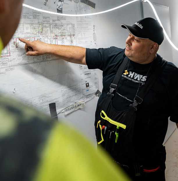 HWS-Team bei der Arbeit auf der Baustelle